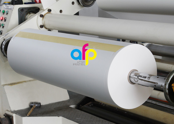 PET BOPP ฟิล์มลามิเนตม้วนฐานหลายอัดขึ้นรูปม้วนความร้อนลามิเนตที่ชัดเจน